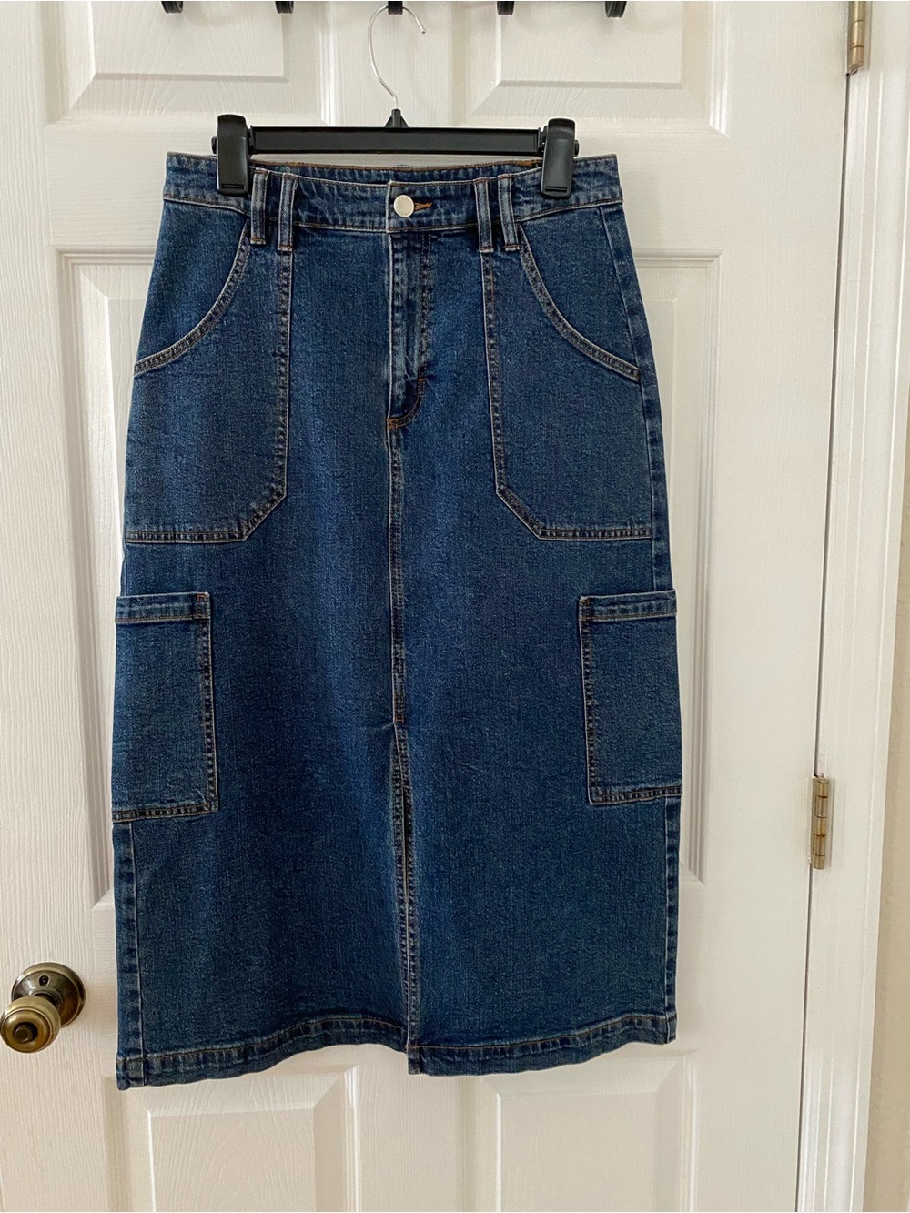 ON 34TH Blue Denim Cargo Midi Skirt – Size 8/29
